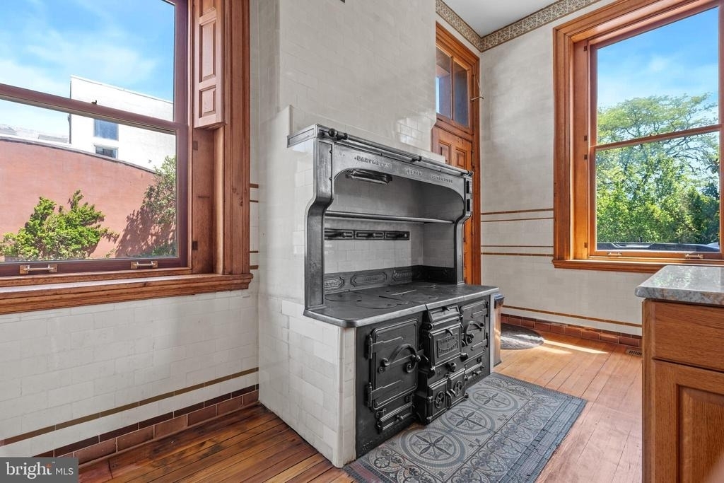 2201 Green Street - Photo 13