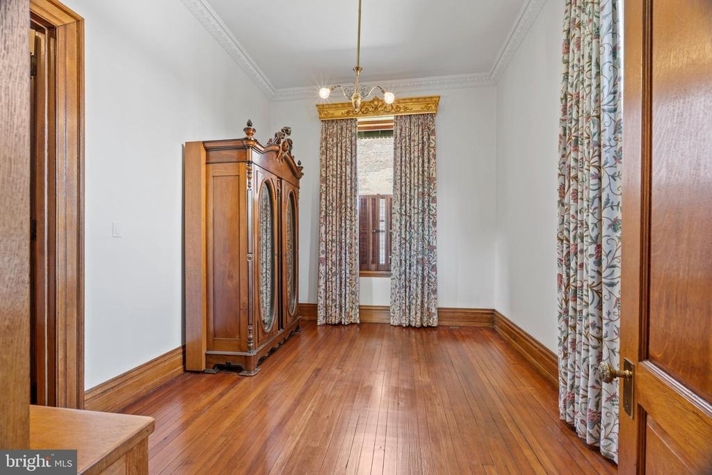 2201 Green Street - Photo 19