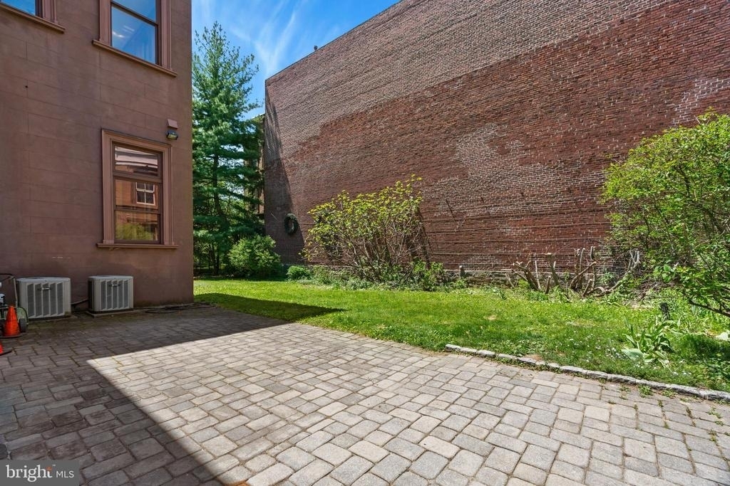 2201 Green Street - Photo 33