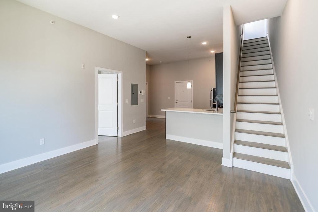 1607 Catharine Street - Photo 3