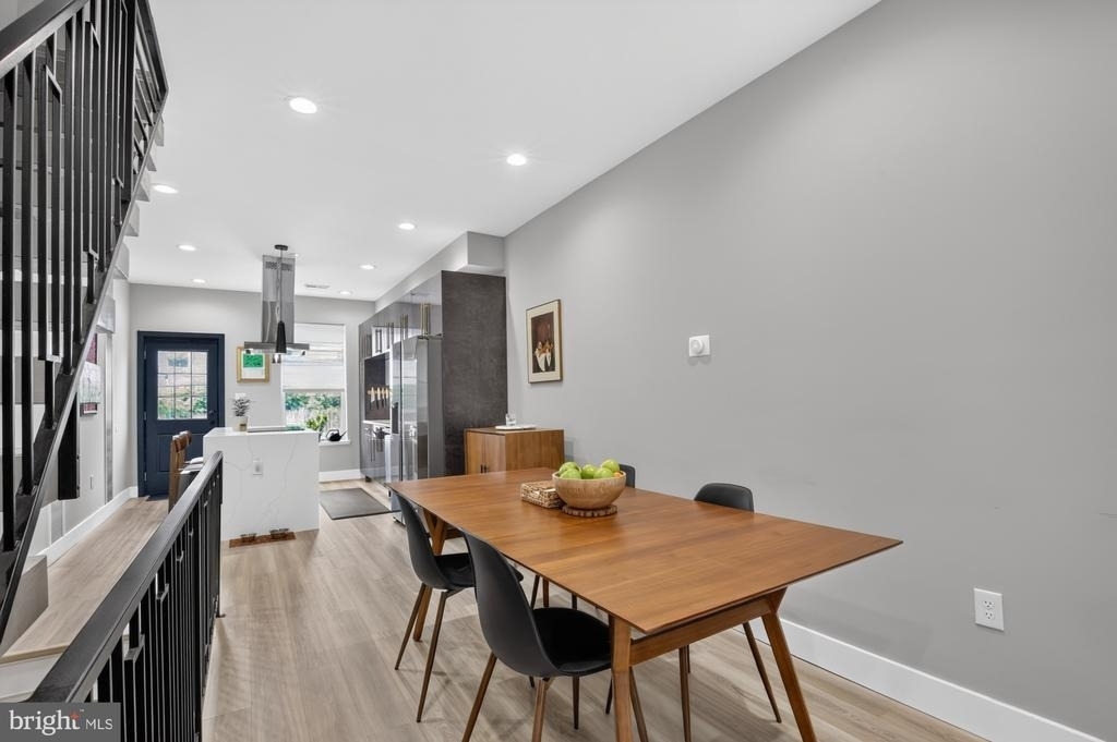 1838 E Oakdale Street - Photo 3