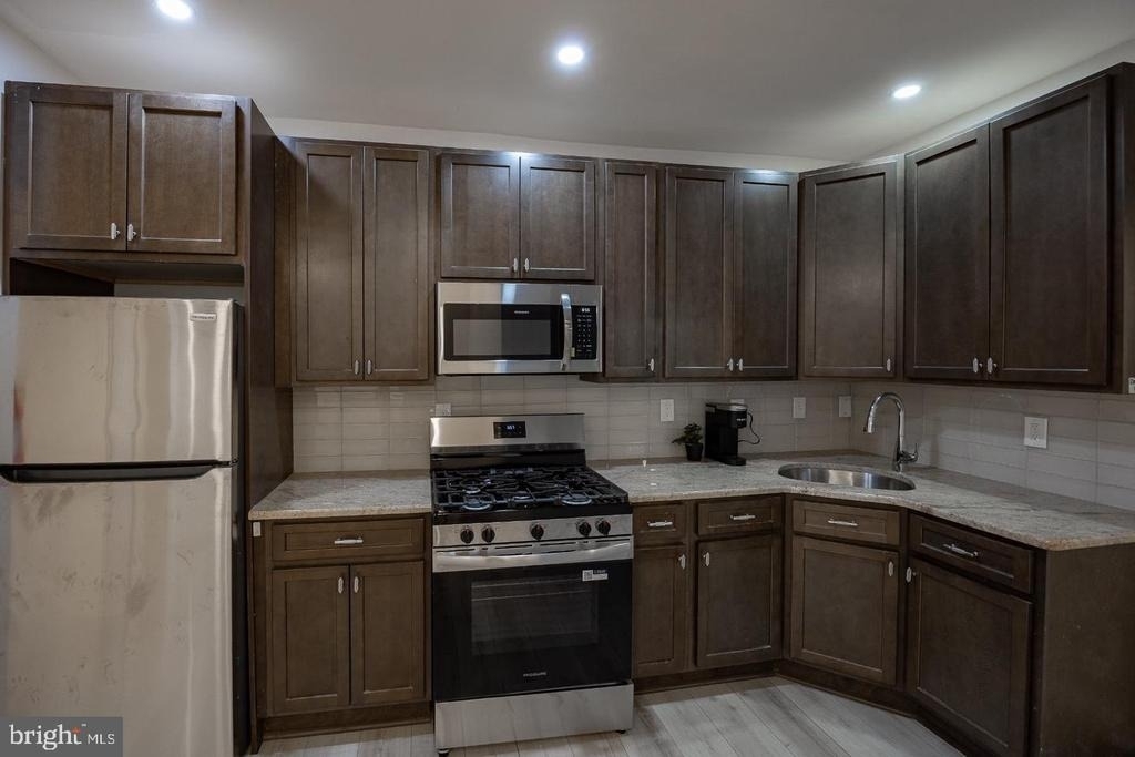 6649 Blakemore Street - Photo 2