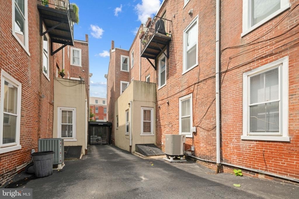 1613 Green Street - Photo 10