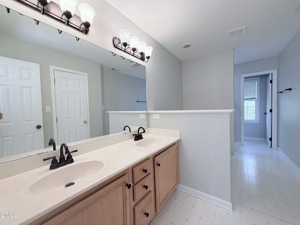 803 Knightsborough Way - Photo 5