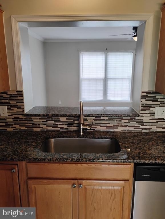 667 Walnut Street - Photo 6