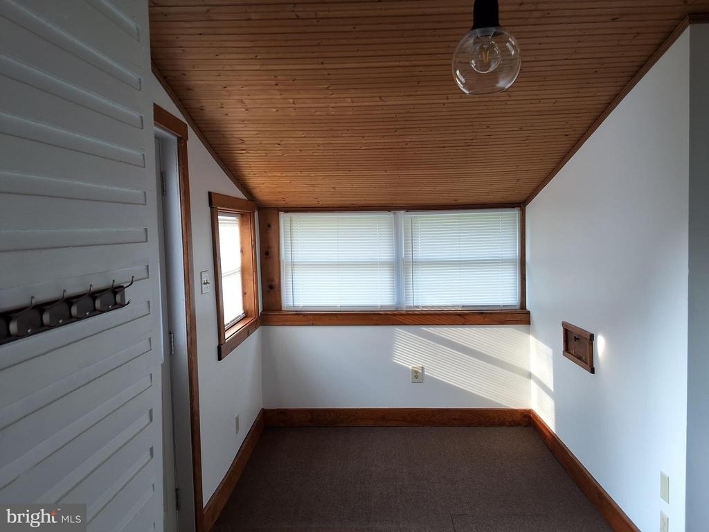 3139 E Lincoln Highway E - Photo 9