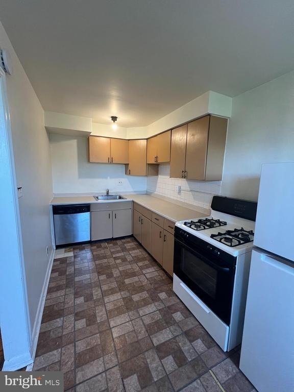 4004 Gideon Road - Photo 5