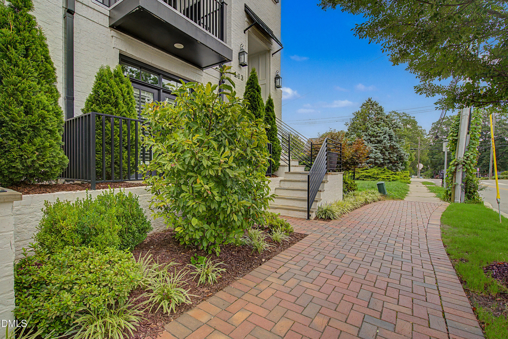 163 E Park Street - Photo 2