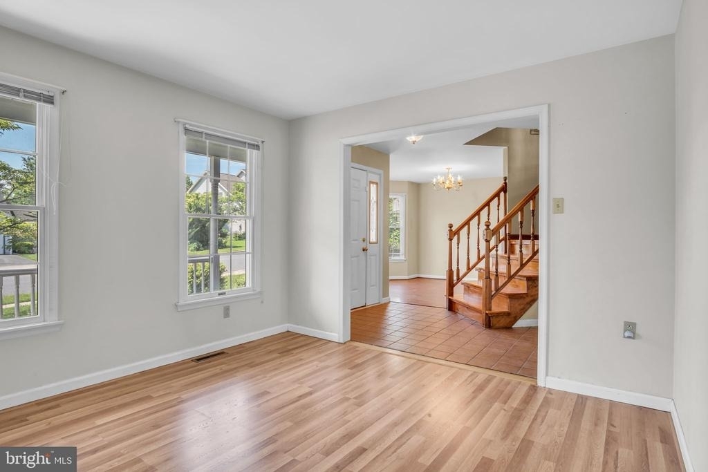 1210 Highlander Way - Photo 4