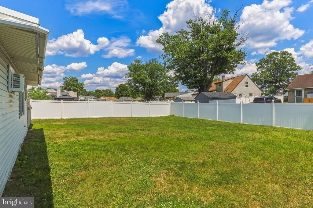1037 Monmouth Road - Photo 16