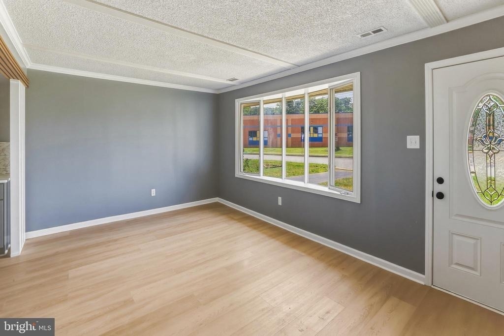 1037 Monmouth Road - Photo 4