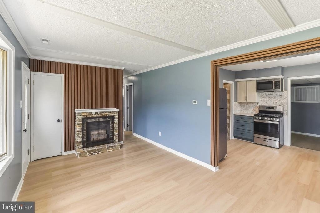 1037 Monmouth Road - Photo 3