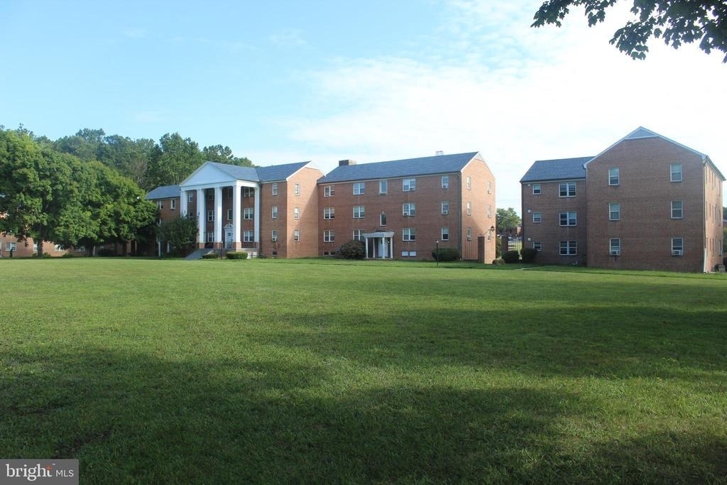 300 Northern Avenue - Photo 0