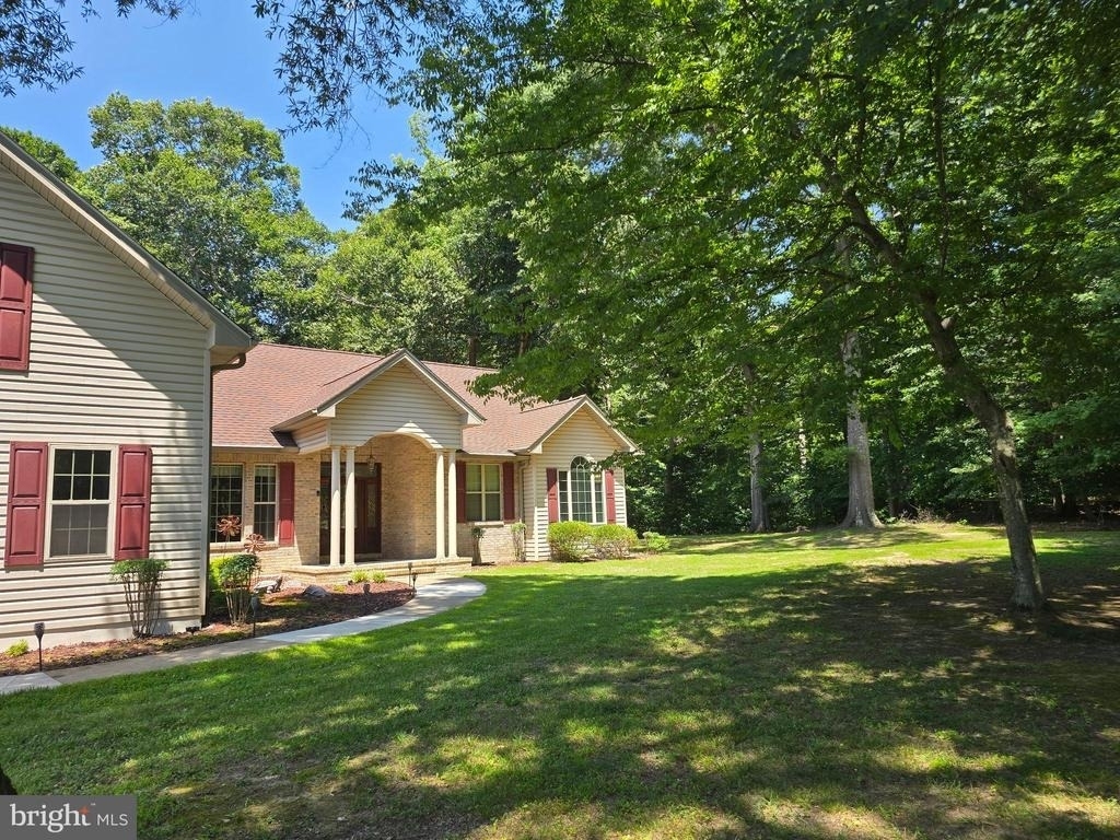 15401 Jamies Way - Photo 2