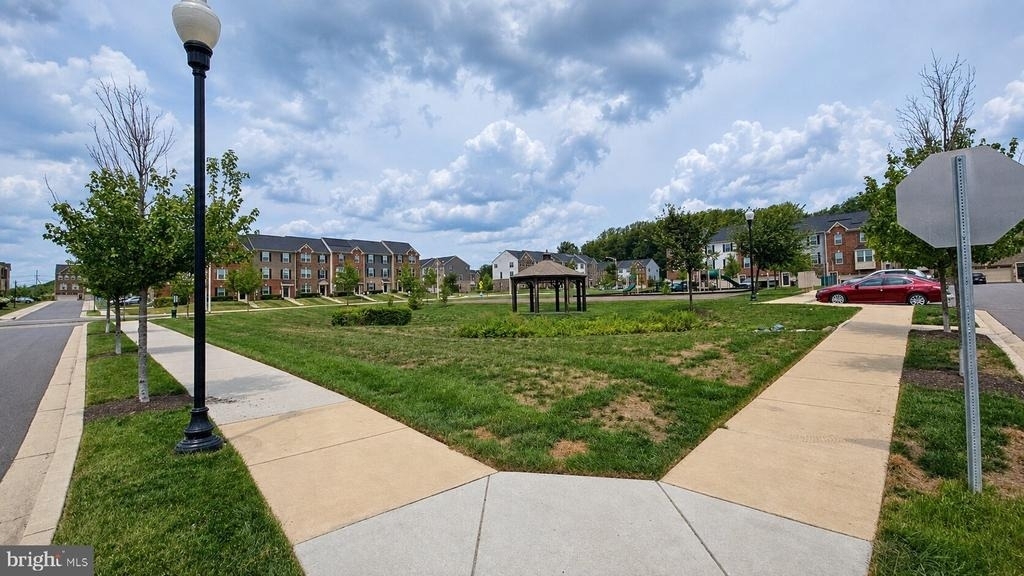 9008 Armstrong Lane - Photo 33