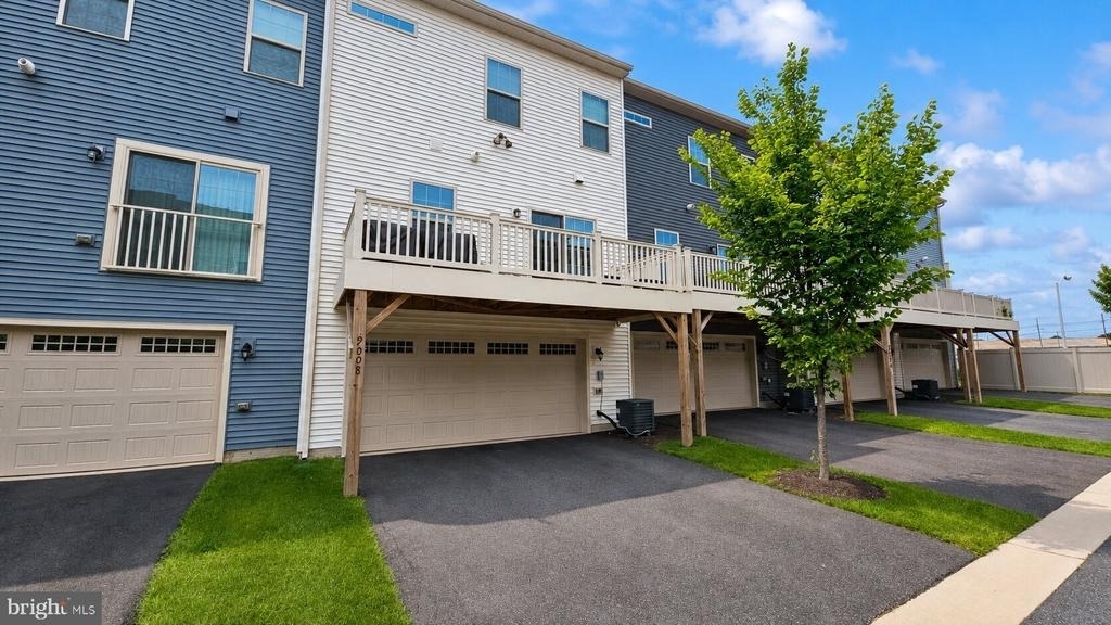 9008 Armstrong Lane - Photo 32