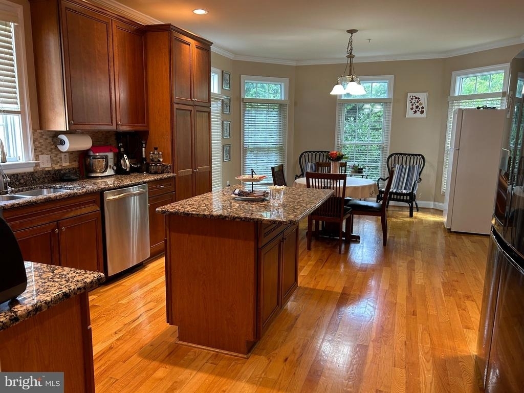 202 Martins Lane - Photo 2