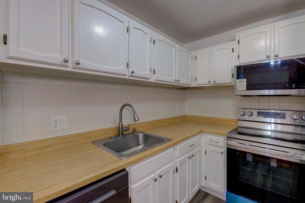 18202 Chalet Drive - Photo 13