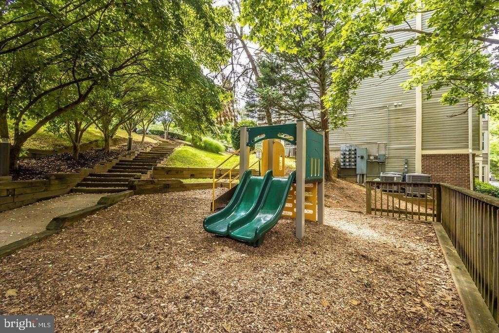 13110 Briarcliff Terrace - Photo 32