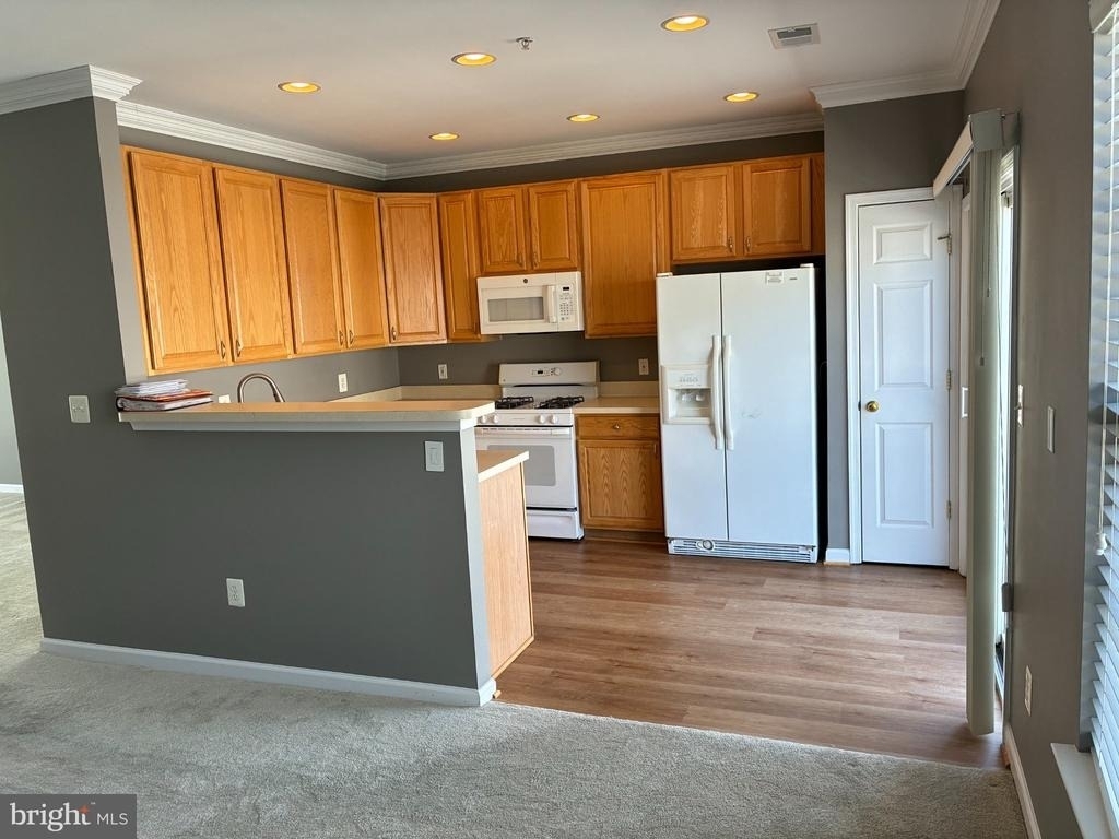 313 Cross Green Street - Photo 10