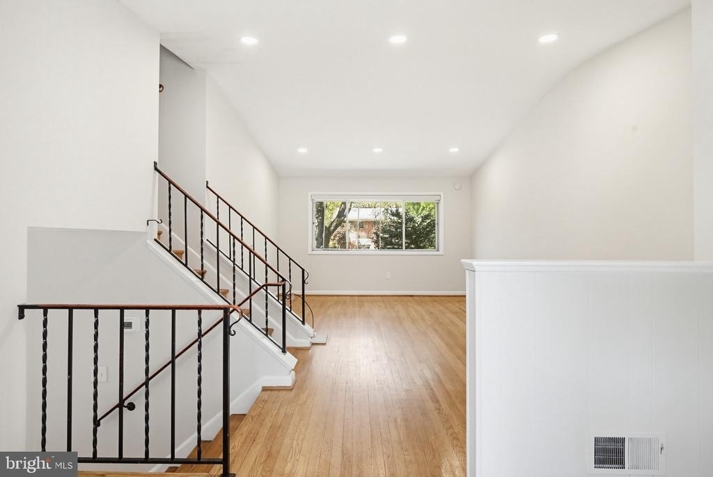9717 Hedin Drive - Photo 5