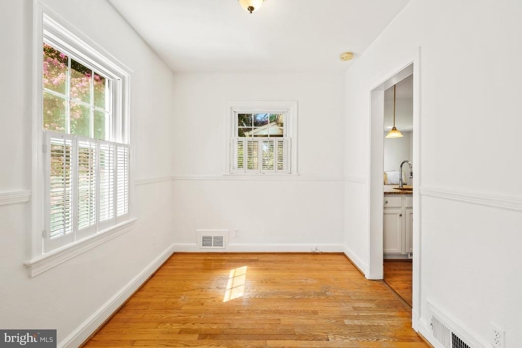 9314 Wire Avenue - Photo 12