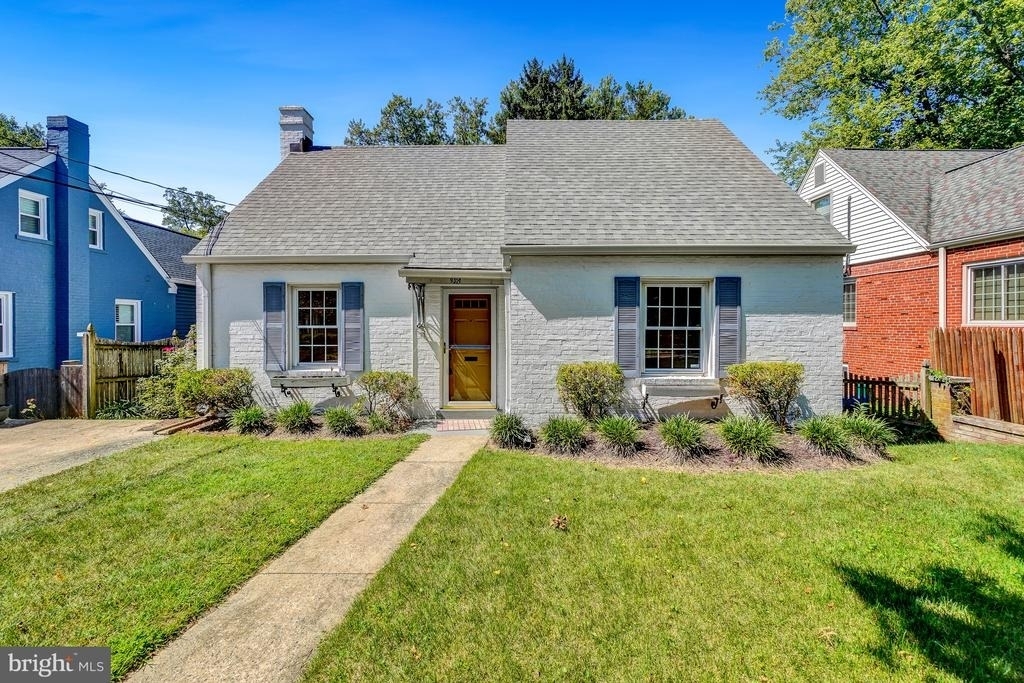 9314 Wire Avenue - Photo 3