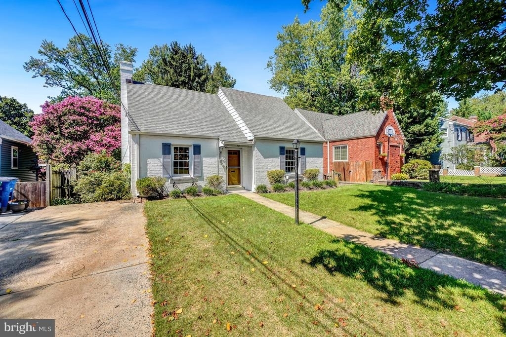 9314 Wire Avenue - Photo 4