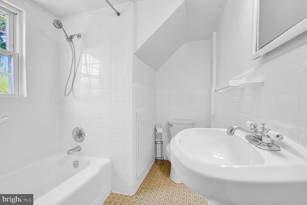 9314 Wire Avenue - Photo 21