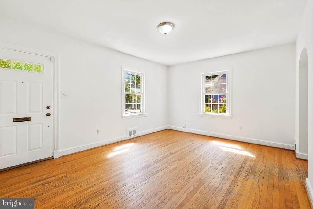 9314 Wire Avenue - Photo 6