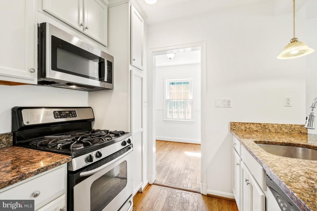 9314 Wire Avenue - Photo 15