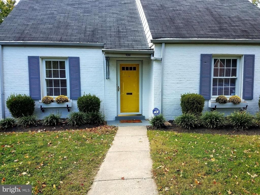 9314 Wire Avenue - Photo 0