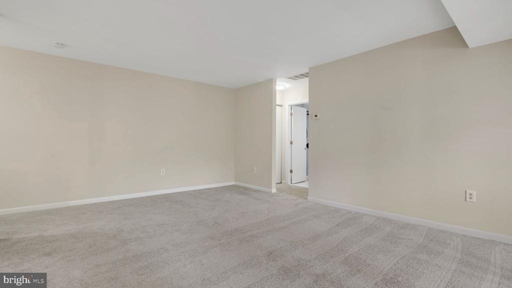 9653 Whiteacre Road - Photo 10