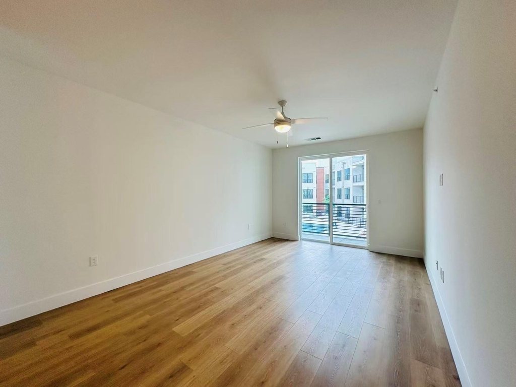 1701 Simond Ave Ne - Photo 8
