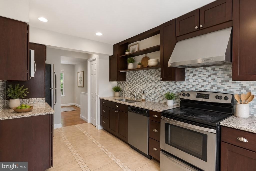 8579 Harvest View Court - Photo 2