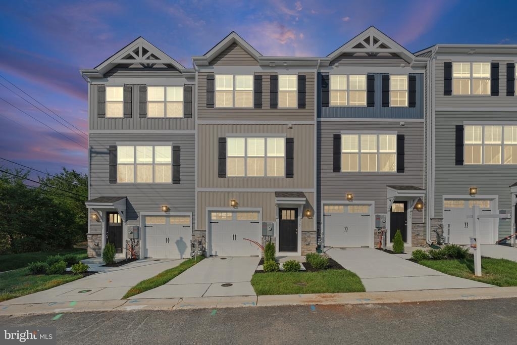 377 Tumblers Way - Photo 0