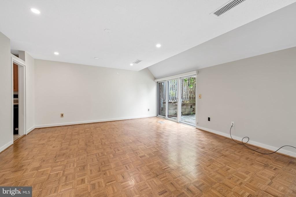 2302 Wineberry Terrace - Photo 18
