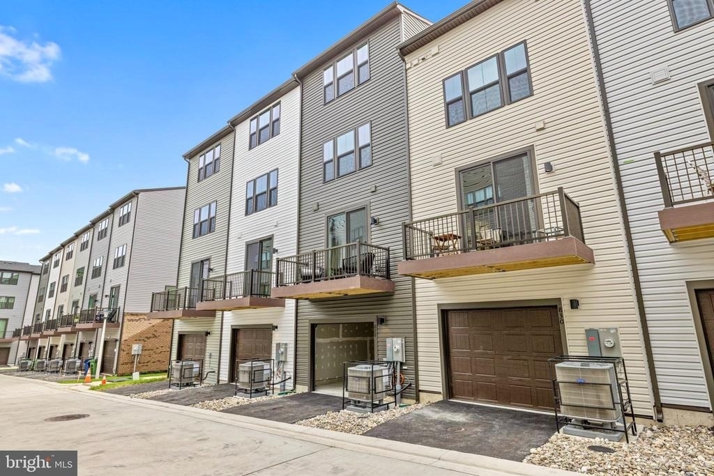 828 Watts Street - Photo 6