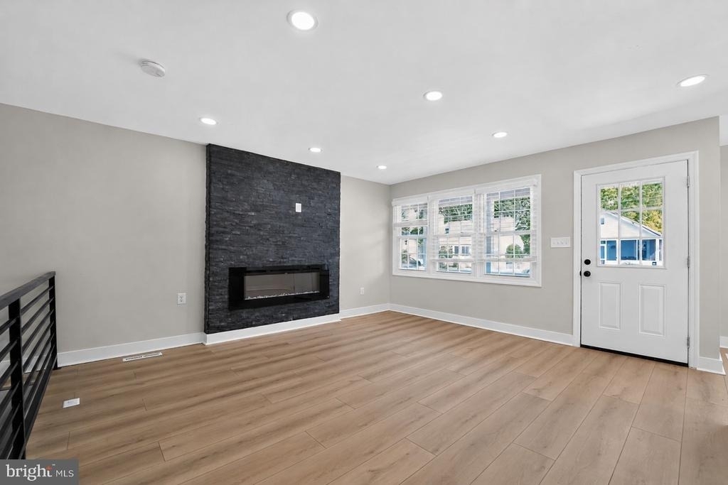 921 Central Street - Photo 7
