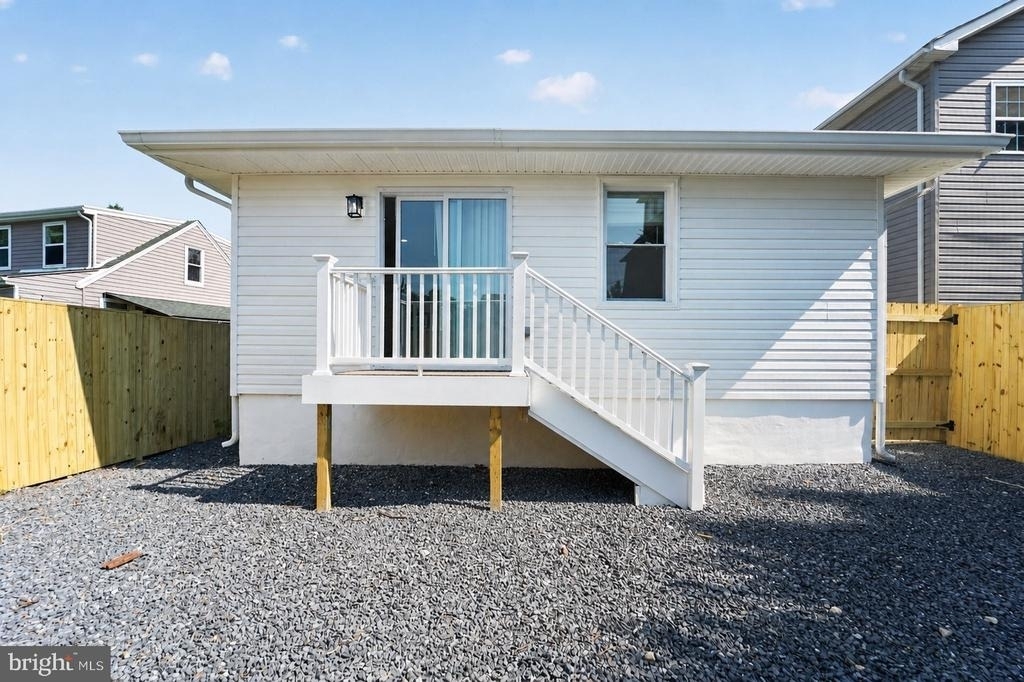 921 Central Street - Photo 2