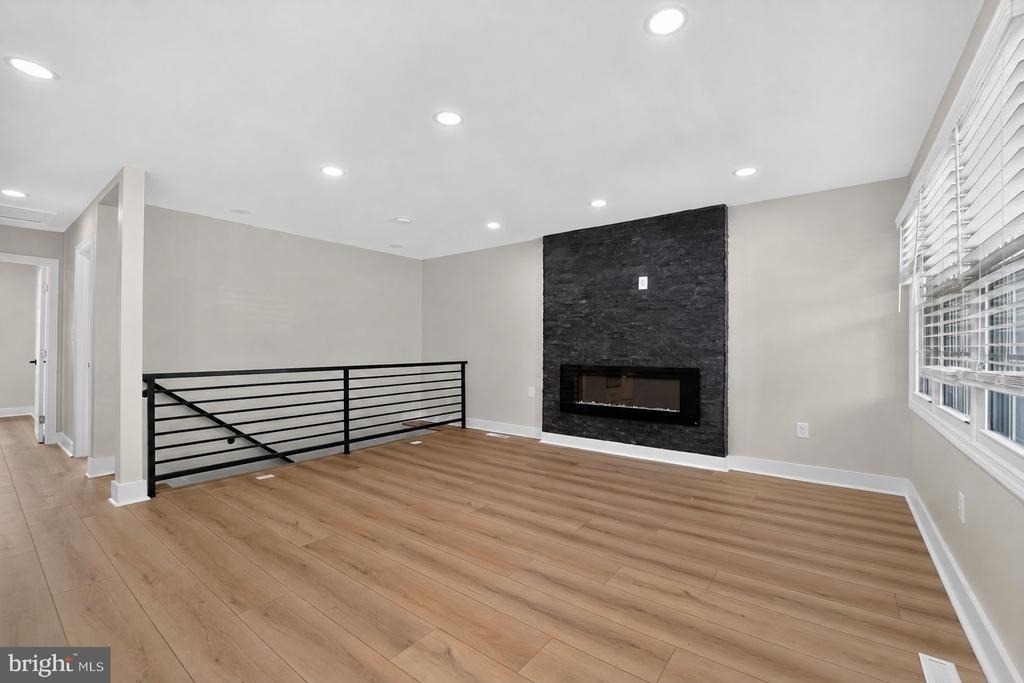 921 Central Street - Photo 5