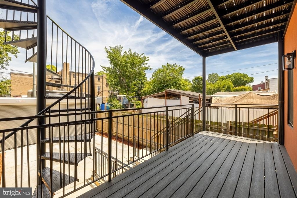 1128 Morse Street Ne - Photo 5