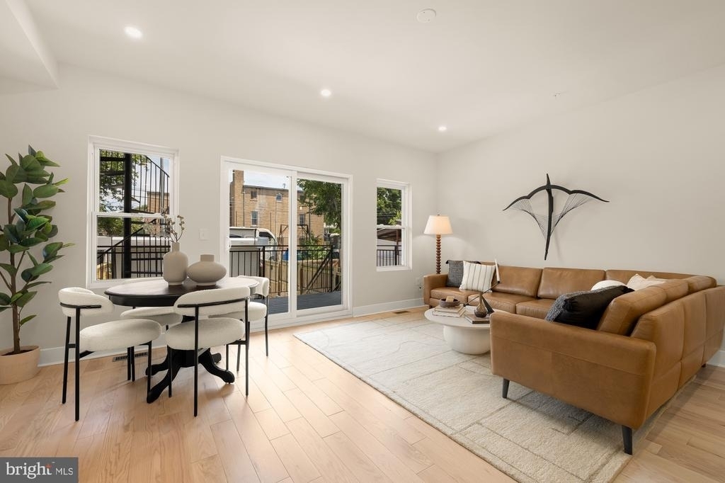 1128 Morse Street Ne - Photo 2