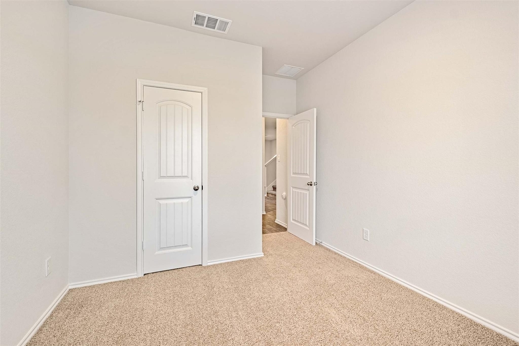 204 Lily Pond Trl - Photo 5