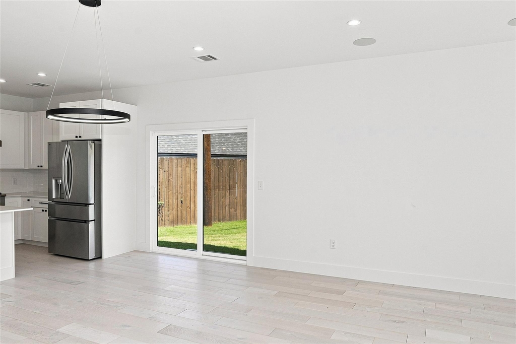 1500 Sylvan Glade - Photo 2
