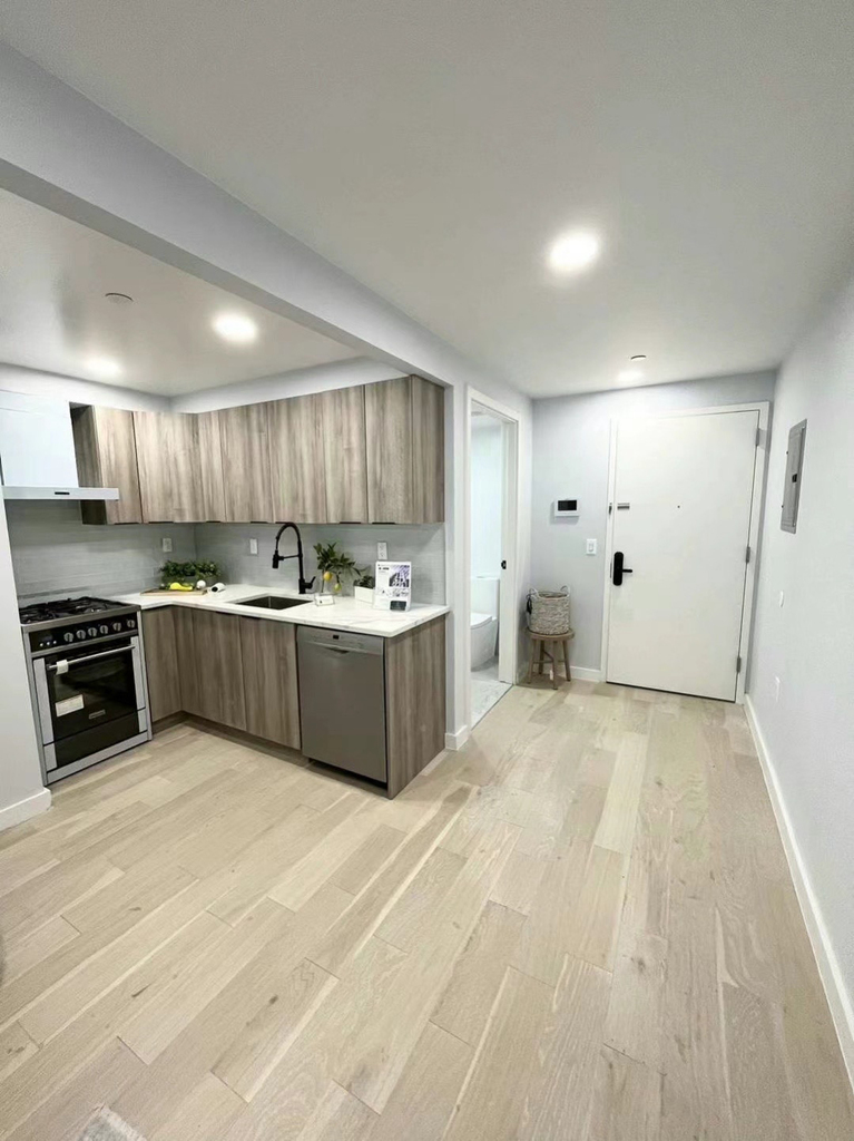 89th St - Photo 2
