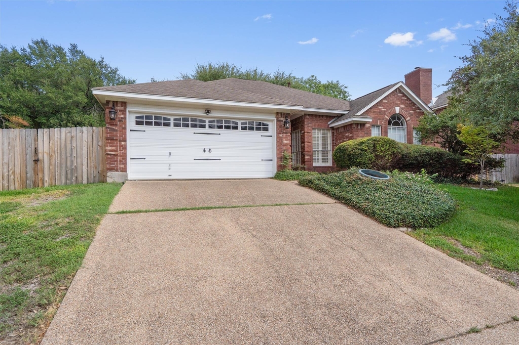 3503 Latimer Dr - Photo 2