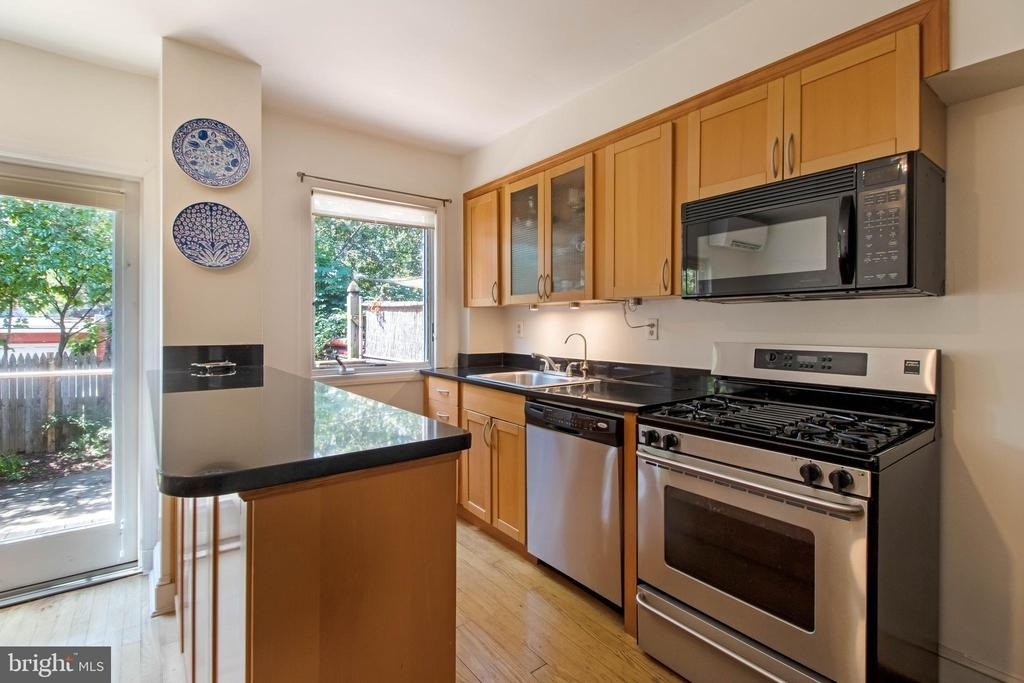 2224 Observatory Place Nw - Photo 5