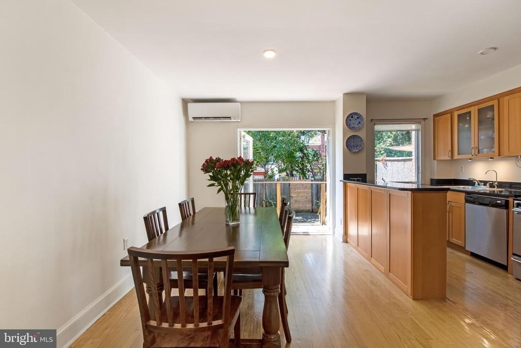 2224 Observatory Place Nw - Photo 4