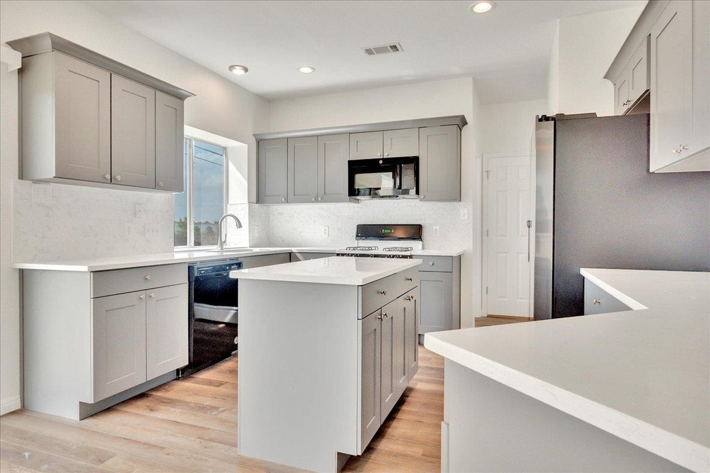 1402 Grafton Ln - Photo 6